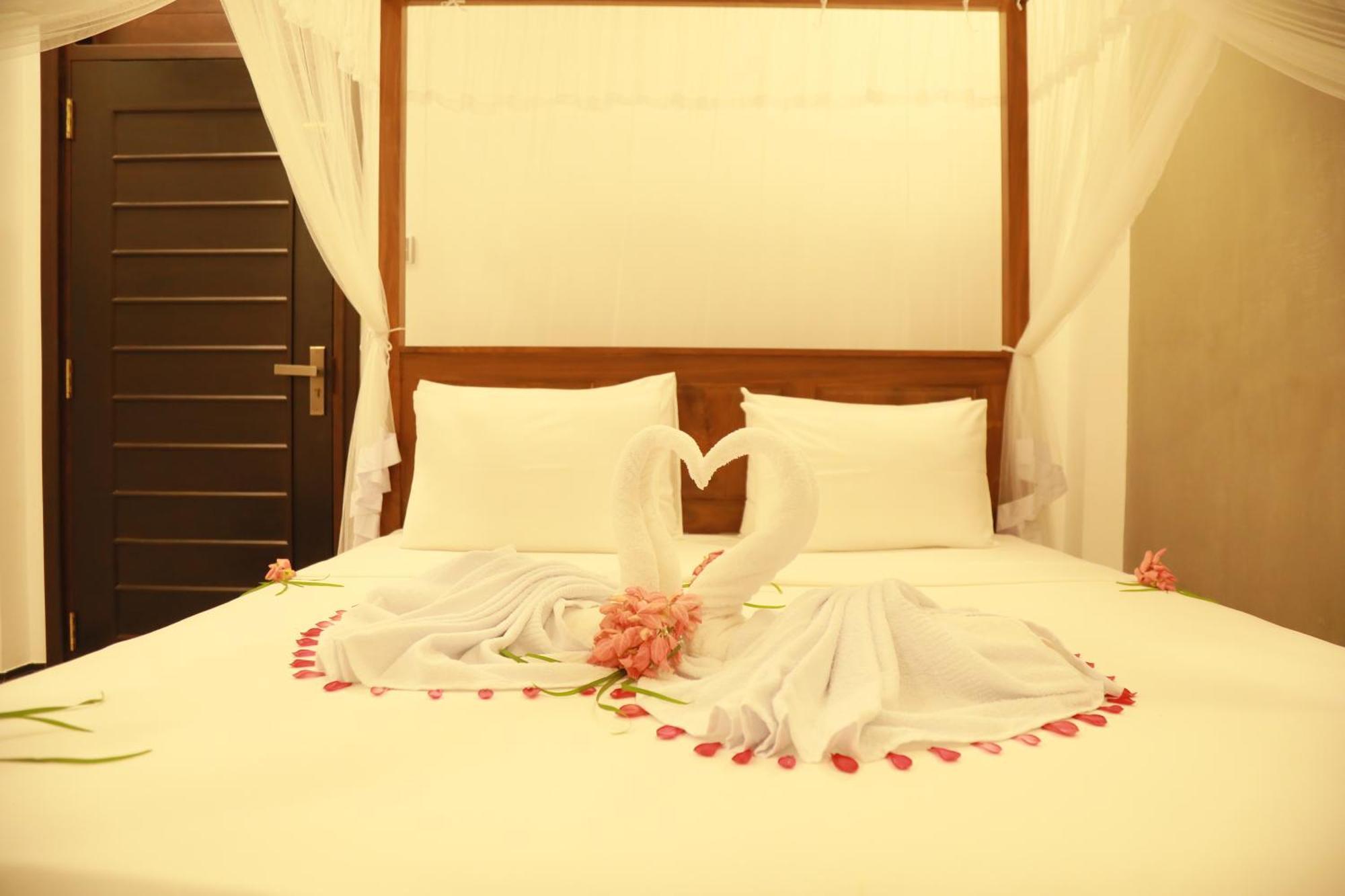 Gold Bubble Hotel Ahangama Luaran gambar